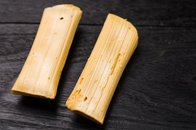 黑色木板上的糖瓜条