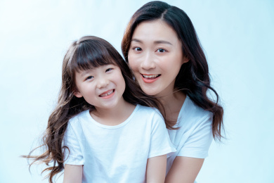 妈妈和女儿肖像