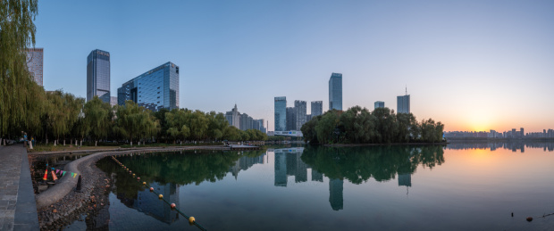 安徽合肥政务区CBD天鹅湖环湖景观风光