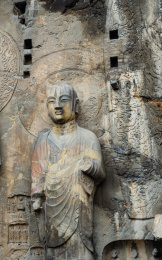 中国河南洛阳龙门石窟奉先寺的佛塑弟子阿难