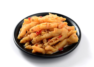 餐具里摆放的柠檬无骨鸡爪