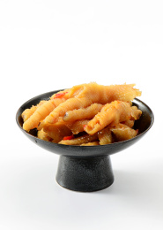 餐具里摆放的柠檬无骨鸡爪