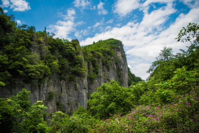 中国湖北恩施大峡谷景区山峰悬崖