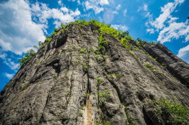 中国湖北恩施大峡谷景区山峰悬崖