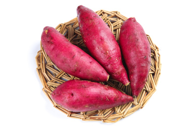 白底上放着一篮天目山小香薯