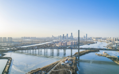 中国天津滨海新区海河大桥航拍风光