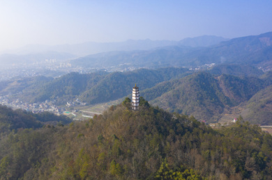 中国浙江省杭州市建德梅城镇沿江风光航拍