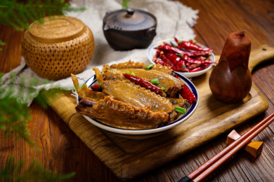 中餐菜肴美食黄焖咸鸭翅