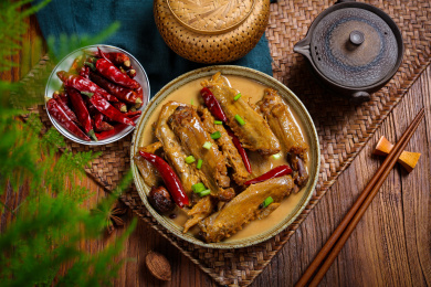 中餐菜肴美食黄焖咸鸭翅