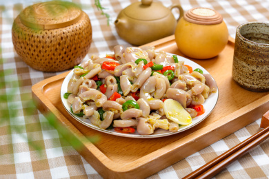 香辣美味特色菜小炒脆肠