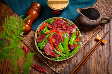 美味家常菜荷兰豆炒腊肠