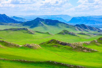 中国新疆巴音布鲁克草原山脉自然风光