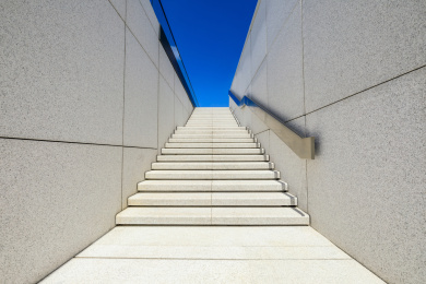 城市公园的楼梯走道