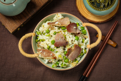 大片腊肉豌豆焖饭