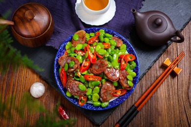 营养美味农家菜小炒蚕豆米腊肠