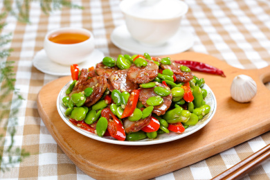 家常菜肴美食香肠炒蚕豆米