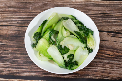 盘子里的素炒上海青