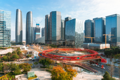 中国四川成都金融城及交子之环天桥建筑风光