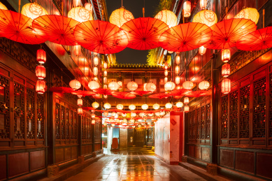中国新年四川成都锦里古街夜景花灯红灯笼