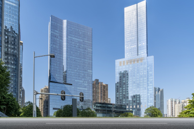城市金融区摩天大楼外立面和建筑局部景观