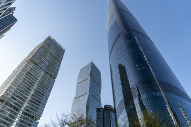 城市金融区摩天大楼外立面和建筑局部景观