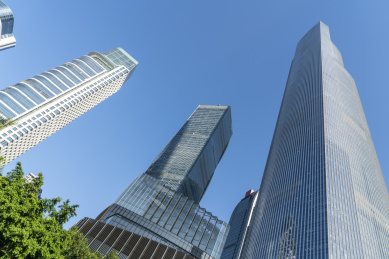 城市金融区摩天大楼外立面和建筑局部景观