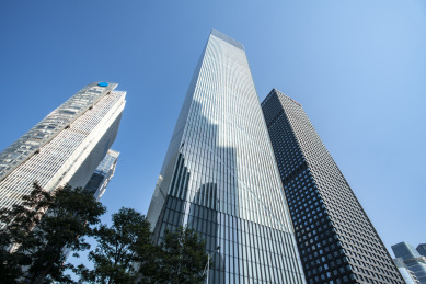 城市金融区摩天大楼外立面和建筑局部景观