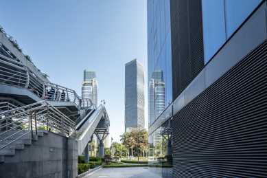 城市金融区摩天大楼外立面和建筑局部景观