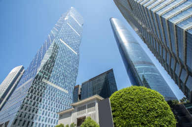 城市金融区摩天大楼外立面和建筑局部景观