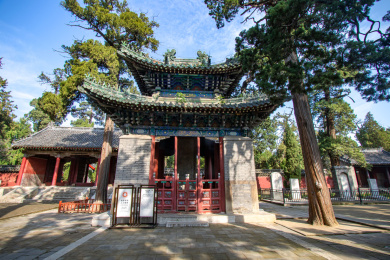 中国山东邹城孟庙御碑