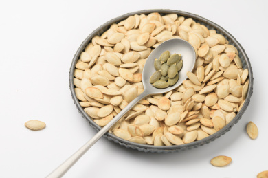 白底上的南瓜子