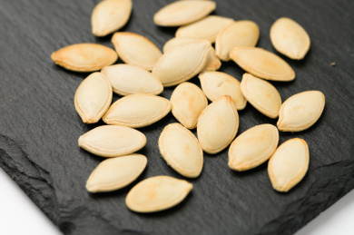 石板上的南瓜子