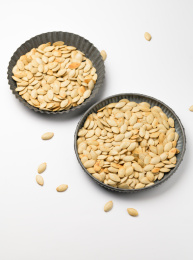 白底上的南瓜子