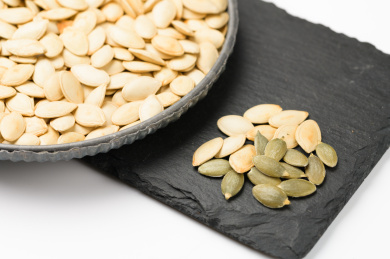 石板上的南瓜子