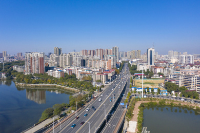 航拍中国湖南岳阳市城市景观