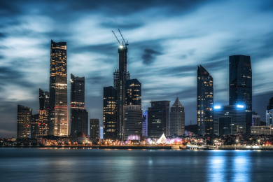 中国山东青岛海岸线建筑景观夜景