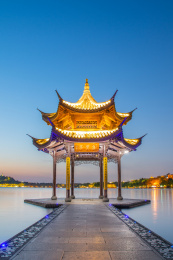中国浙江杭州西湖地标古建筑集贤亭夜景