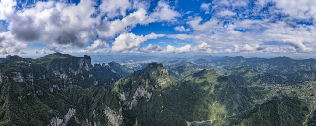 航拍湖南张家界天门山5A景区全景图