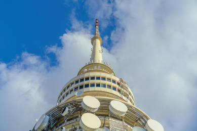 信号塔顶端局部