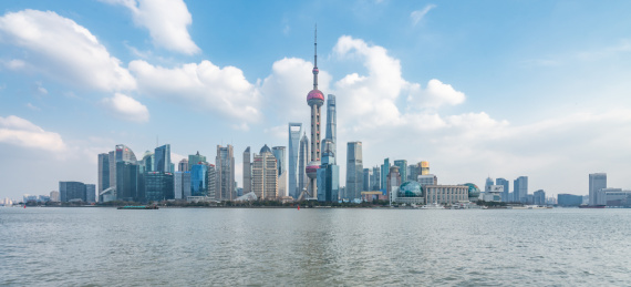 晴天上海浦东新区陆家嘴天际线水平视角