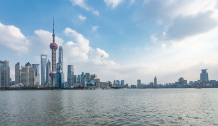 晴天上海浦东新区陆家嘴天际线水平视角