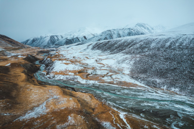 青海果洛州玛沁县雪山乡冬季高原乡村自然