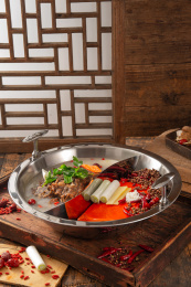 麻辣火锅拼羊蝎子锅