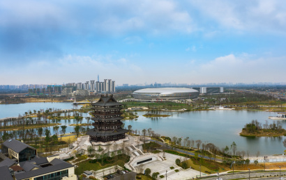 四川成都龙泉驿东安湖公园全景航拍图