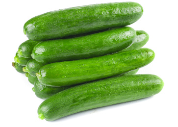 白底上的荷兰小黄瓜