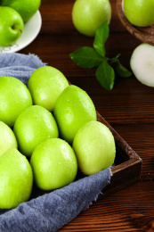 盘子里的牛奶脆蜜青枣