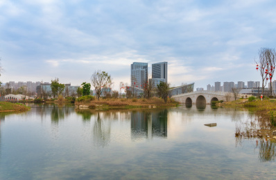 中国四川成都龙泉驿东安湖体育公园建筑风光