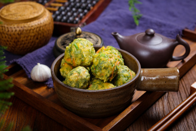 中餐美食菜肴油炸茴香丸子