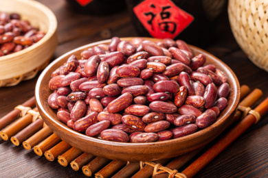 餐盘里的大红豆