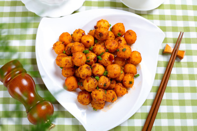美味下酒菜香辣油炸土豆